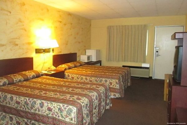 RED CARPET INN MONTROSE (Montrose)
